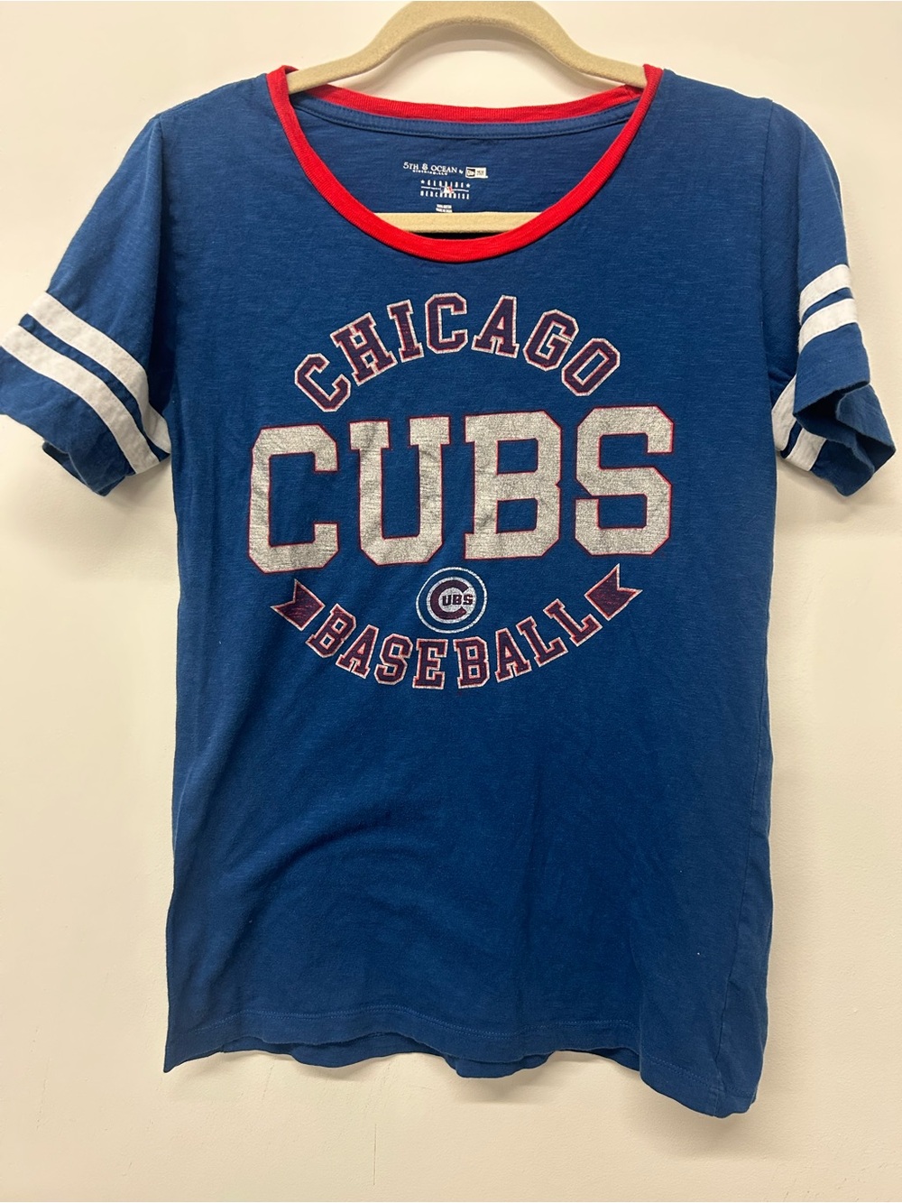 5th & Ocean Blue Chicago Cubs Graphic Tee with Red Trim